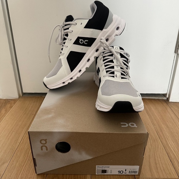 On Running Cloudrunner Men’s Shoes Size 10 - Picture 3 of 4